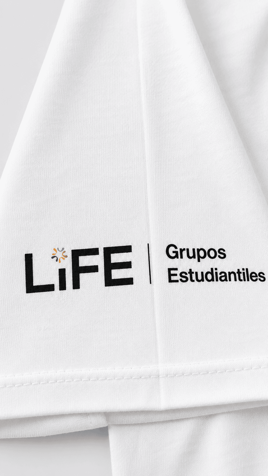 Detalle de manga playera LiFE Grupos Estudiantiles